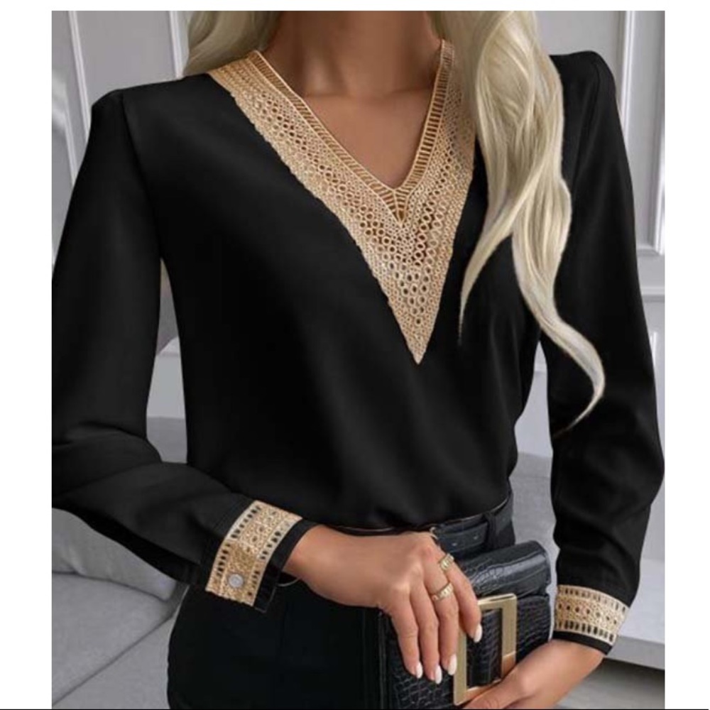 Used Black Lace-Accent V-Neck 3/4 Sleeve Top used